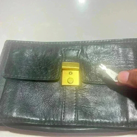 FIOCCHI ITALY BLACK LEATHER MESSENGER BAG  MINI BAG WITH LOCK KEY - Picture 2 of 13